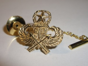 #39 Yellow Gold Master Jump Wing Tie-Tac