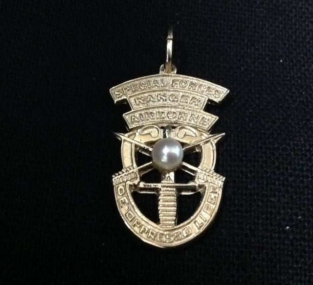 3 Tab SF Crest Pendant With Pearl